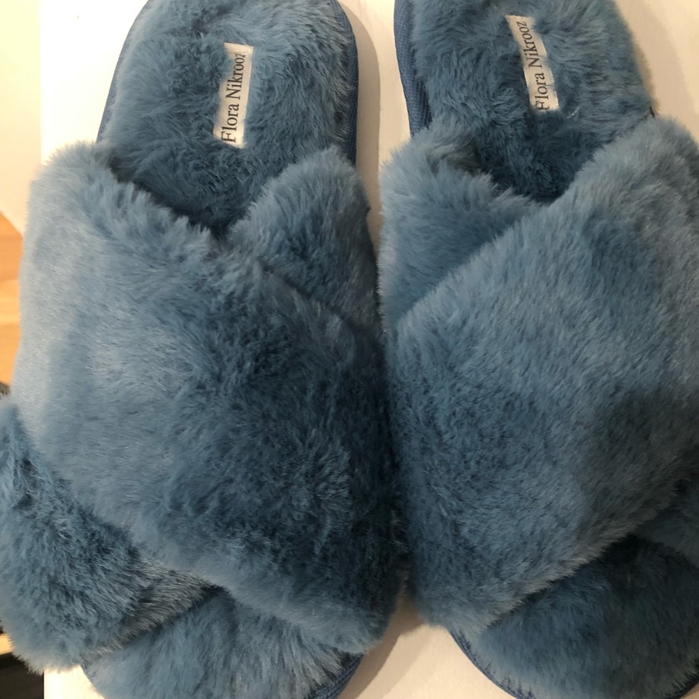 Flora Nikrooz teddy crisscross slipper. - Picture 5 of 6